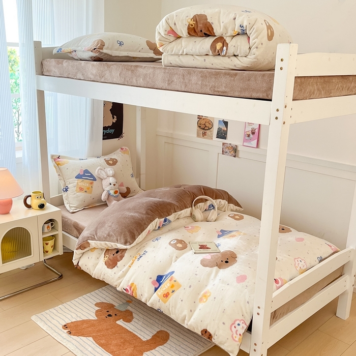 91家纺网 家纺一手货源 找家纺 川悦生活 2025新款加厚保暖高克重牛奶绒宿舍三件套 奶油噗妮-咖