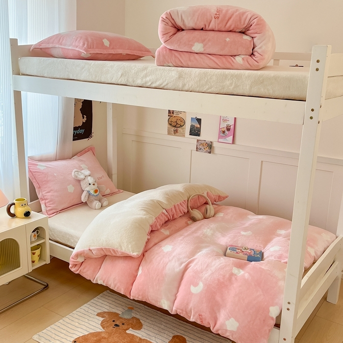 91家纺网 家纺一手货源 找家纺 川悦生活 2025新款加厚保暖高克重牛奶绒宿舍三件套 暖星星-奶黄