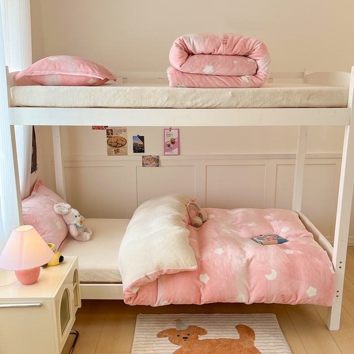 91家纺网 家纺一手货源 找家纺 川悦生活 2025新款加厚保暖高克重牛奶绒宿舍三件套 暖星星-奶黄