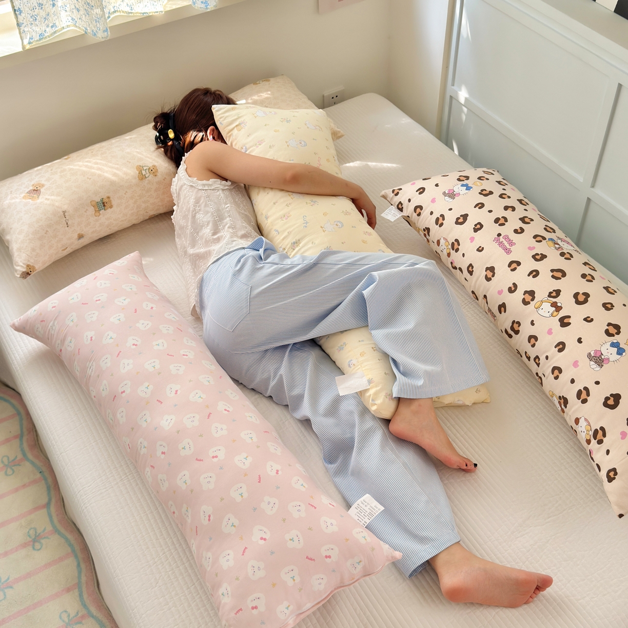 91家纺网 家纺一手货源 找家纺 乐童家纺 2025新款解压神器夹腿长条抱枕 组合图