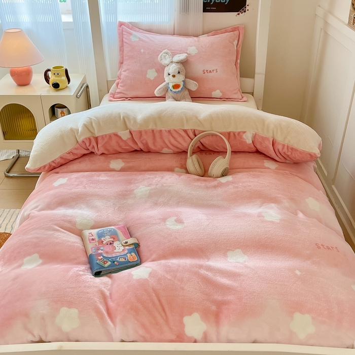 91家纺网 家纺一手货源 找家纺 川悦生活 2025新款加厚保暖高克重牛奶绒宿舍三件套 暖星星-奶黄