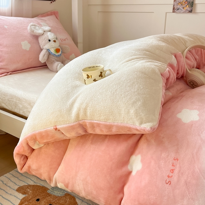 91家纺网 家纺一手货源 找家纺 川悦生活 2025新款加厚保暖高克重牛奶绒宿舍三件套 暖星星-奶黄