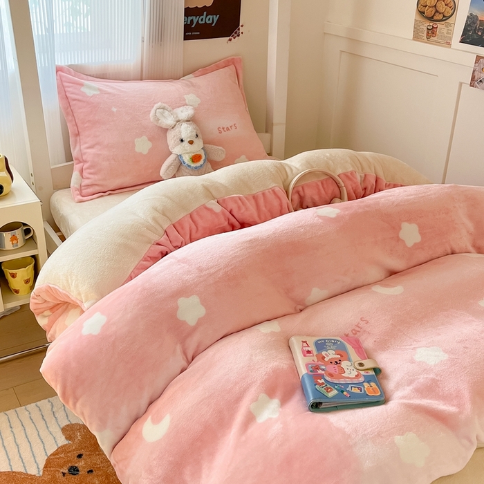 91家纺网 家纺一手货源 找家纺 川悦生活 2025新款加厚保暖高克重牛奶绒宿舍三件套 暖星星-奶黄