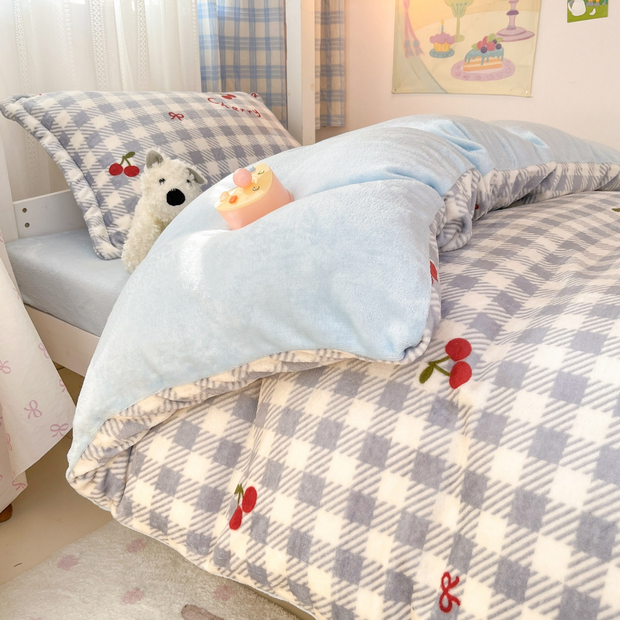 91家纺网 家纺一手货源 找家纺 川悦生活 2025新款加厚保暖高克重牛奶绒宿舍三件套 青天车厘