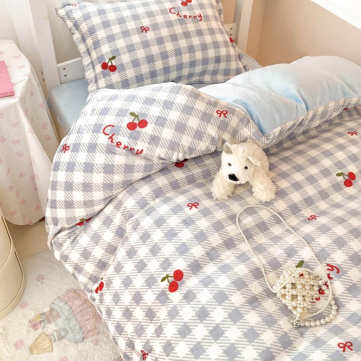 91家纺网 家纺一手货源 找家纺 川悦生活 2025新款加厚保暖高克重牛奶绒宿舍三件套 青天车厘