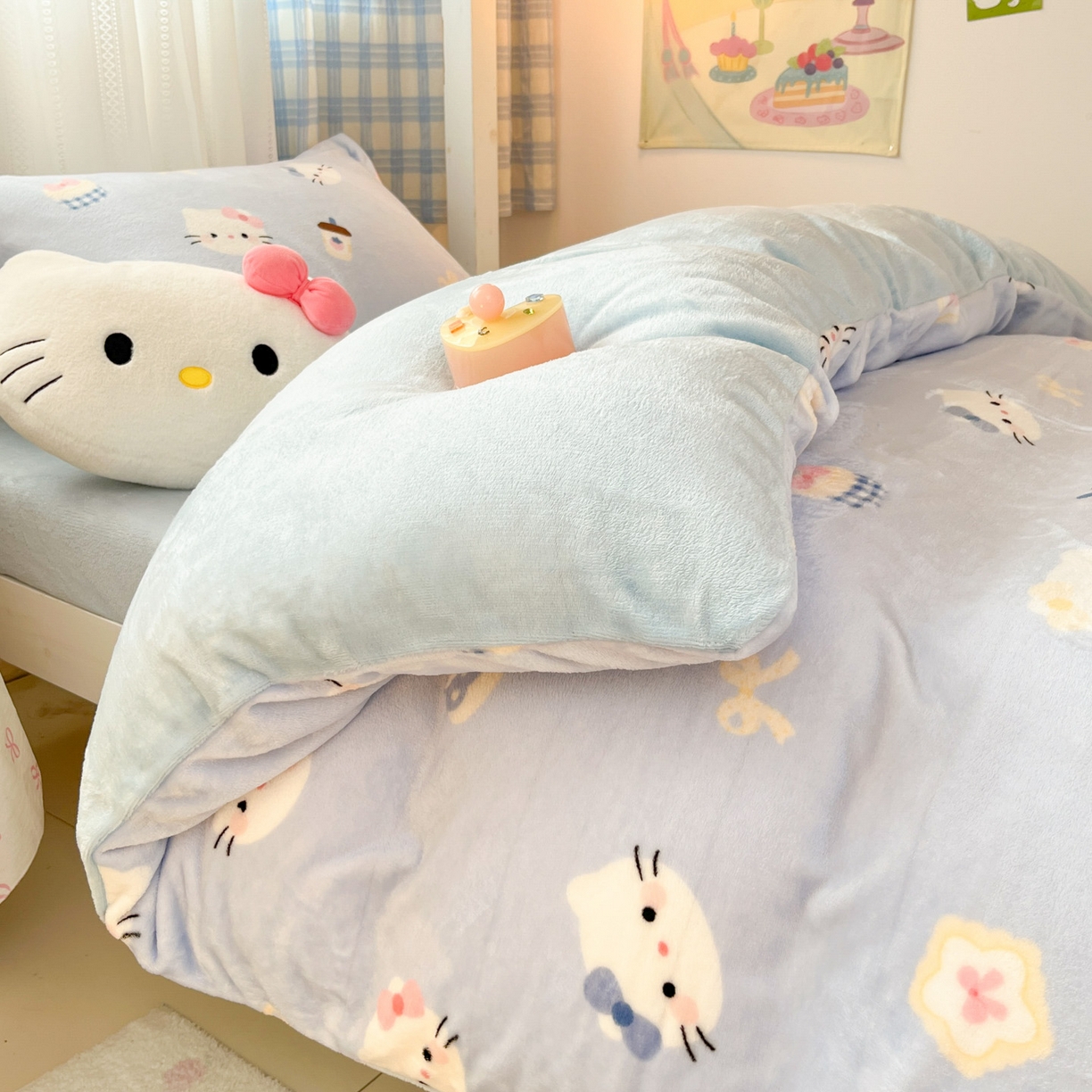 91家纺网 家纺一手货源 找家纺 川悦生活 2025新款加厚保暖高克重牛奶绒宿舍三件套 晴空小喵