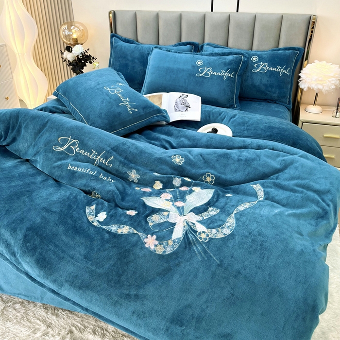 91家纺网 家纺一手货源 找家纺 （总）鑫利来家纺 2025新款简约牛奶绒绣花四件套-铃兰系列