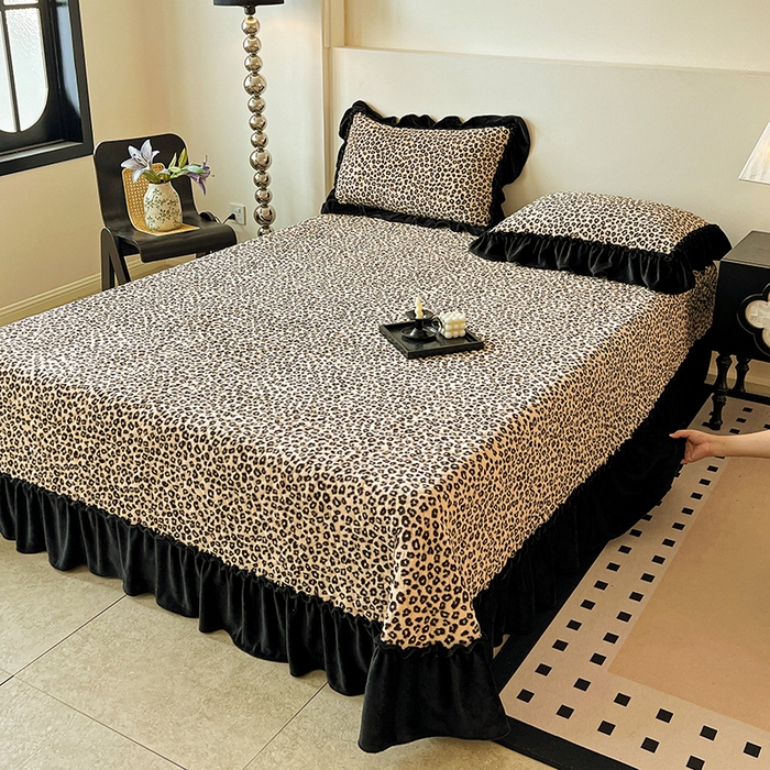 91家纺网 家纺一手货源 找家纺 （总）鹿辉家居（原吉欧力） 2025新款牛奶绒赫本风夹棉床盖三件套