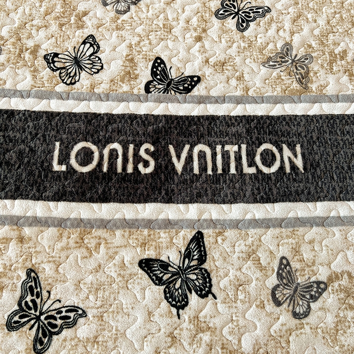 91家纺网 家纺一手货源 找家纺 鹿辉家居（原吉欧力） 2025新款牛奶绒赫本风夹棉床盖三件套 蝴蝶-陀