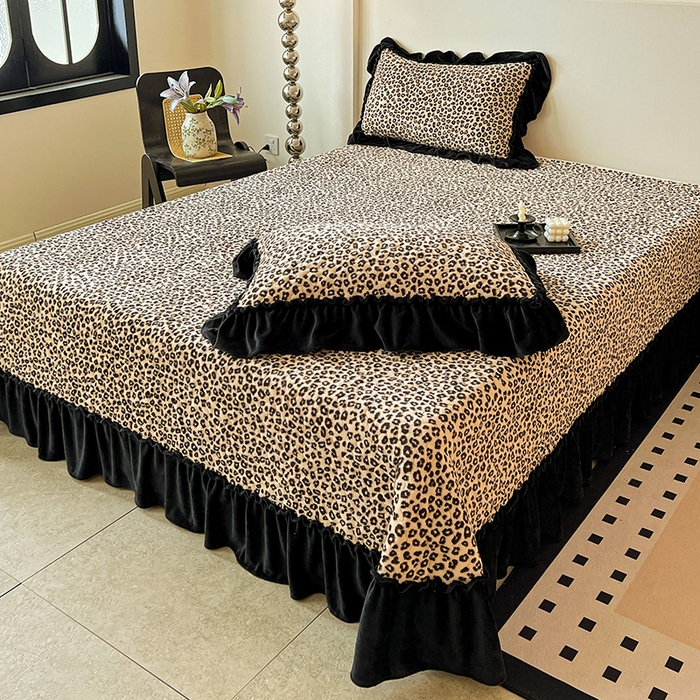 91家纺网 家纺一手货源 找家纺 鹿辉家居（原吉欧力） 2025新款牛奶绒赫本风夹棉床盖三件套 豹纹-陀