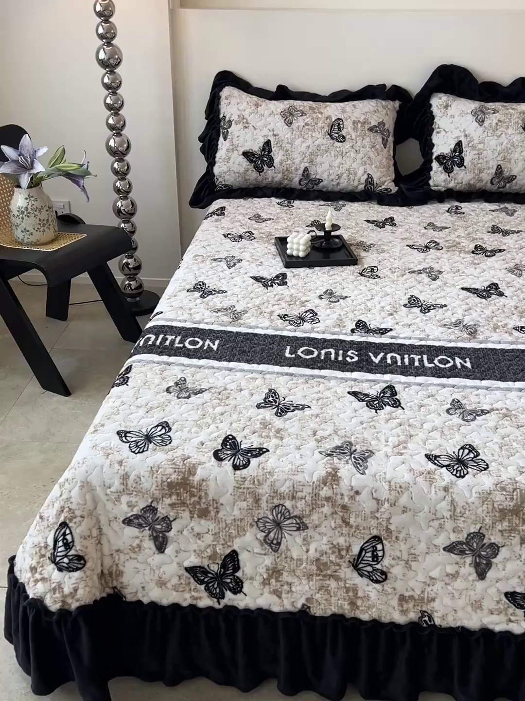 91家纺网 家纺一手货源 找家纺 鹿辉家居（原吉欧力） 2025新款牛奶绒赫本风夹棉床盖三件套 蝴蝶-陀