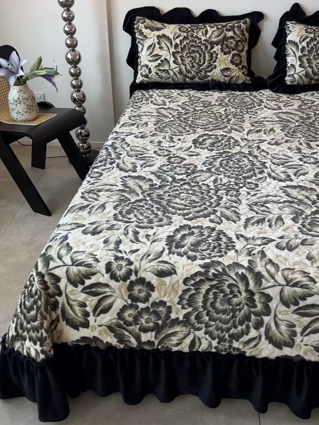 91家纺网 家纺一手货源 找家纺 鹿辉家居（原吉欧力） 2025新款牛奶绒赫本风夹棉床盖三件套 花海-绿