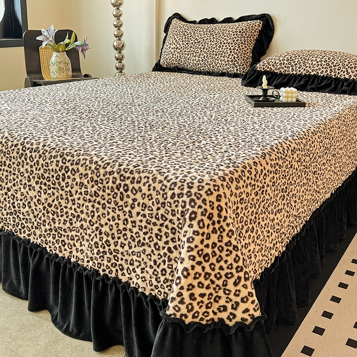 91家纺网 家纺一手货源 找家纺 （总）鹿辉家居（原吉欧力） 2025新款牛奶绒赫本风夹棉床盖四件套