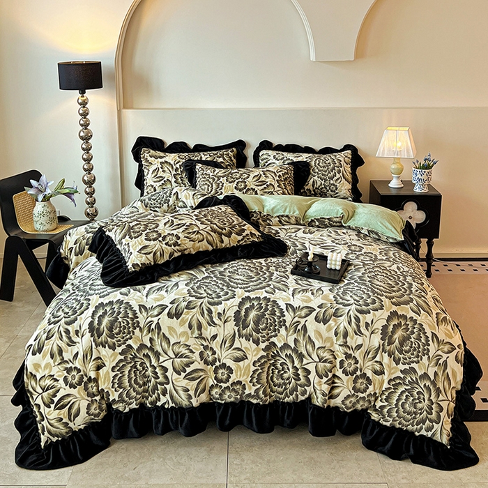 91家纺网 家纺一手货源 找家纺 （总）鹿辉家居（原吉欧力） 2025新款牛奶绒赫本风夹棉床盖四件套