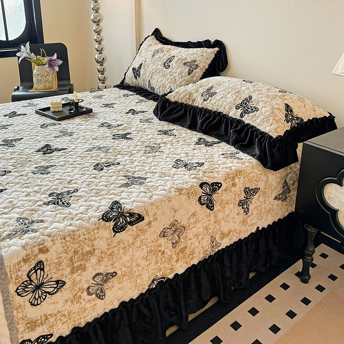 91家纺网 家纺一手货源 找家纺 鹿辉家居（原吉欧力） 2025新款牛奶绒赫本风夹棉床盖四件套 蝴蝶-陀