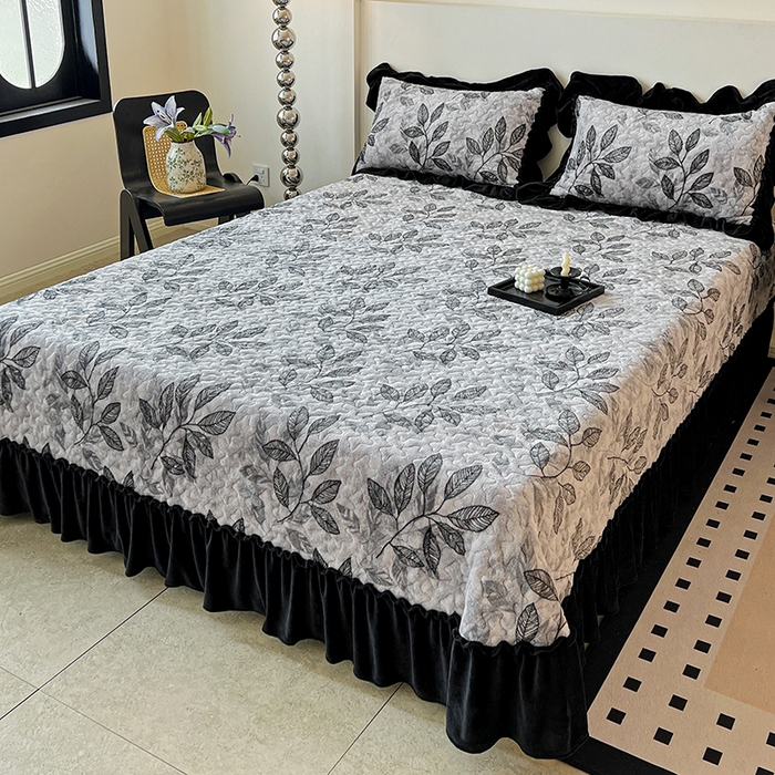 91家纺网 家纺一手货源 找家纺 鹿辉家居（原吉欧力） 2025新款牛奶绒赫本风夹棉床盖四件套 知叶-灰