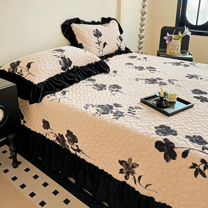 91家纺网 家纺一手货源 找家纺 鹿辉家居（原吉欧力） 2025新款牛奶绒赫本风夹棉床盖四件套 雅韵-米