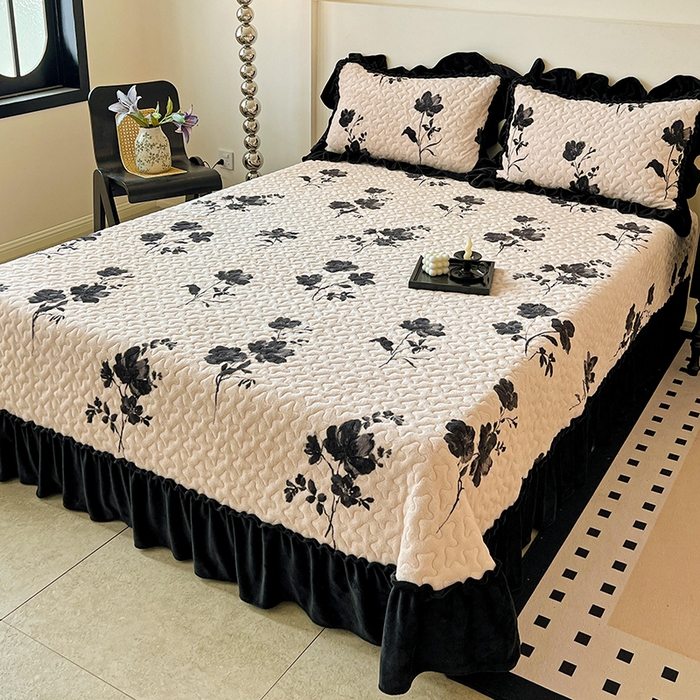 91家纺网 家纺一手货源 找家纺 鹿辉家居（原吉欧力） 2025新款牛奶绒赫本风夹棉床盖四件套 雅韵-米