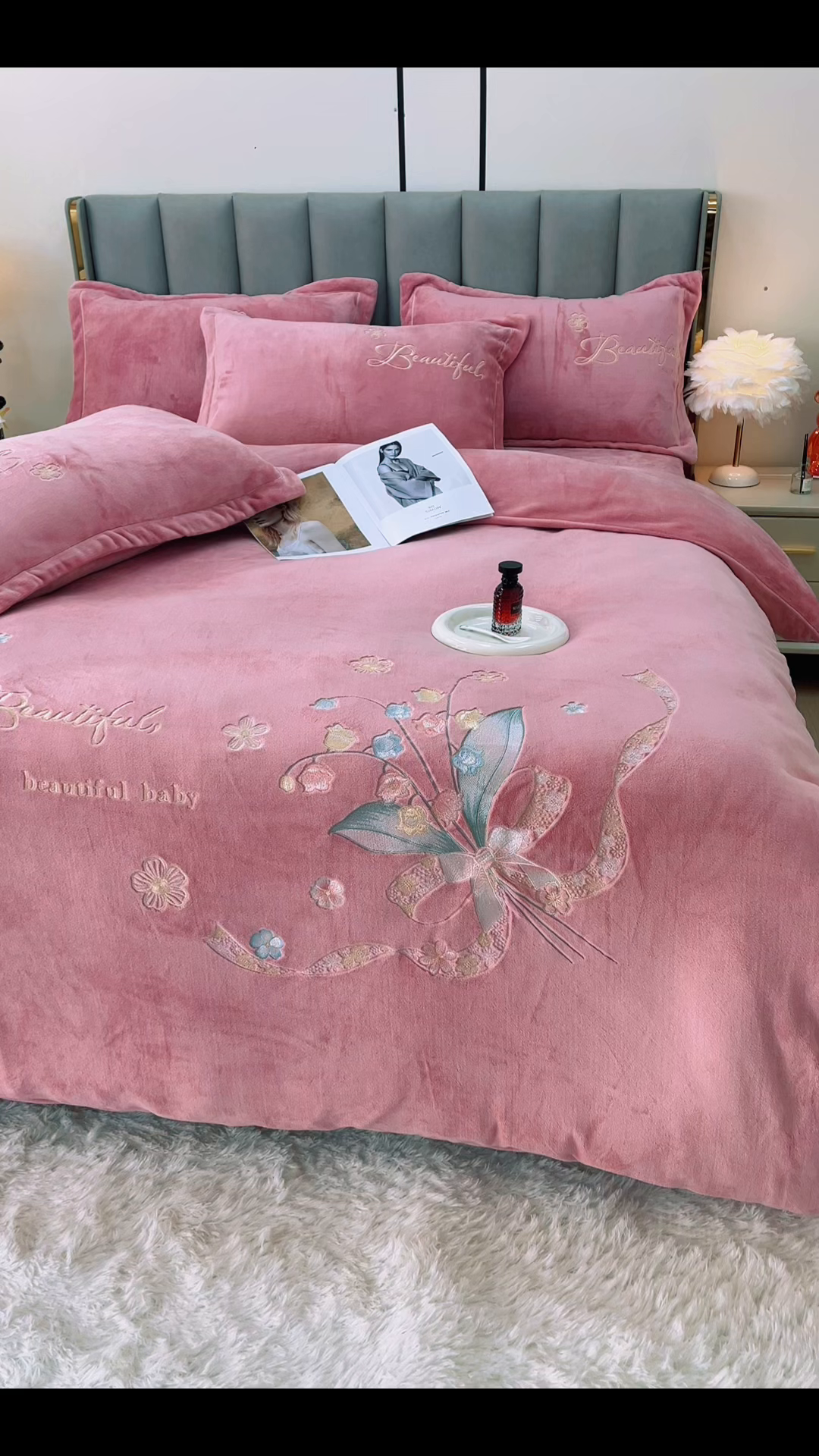 91家纺网 家纺一手货源 找家纺 逸林家纺《原希尔顿逸林》 2025新款简约牛奶绒绣花四件套-铃兰系列 铃兰-豆沙