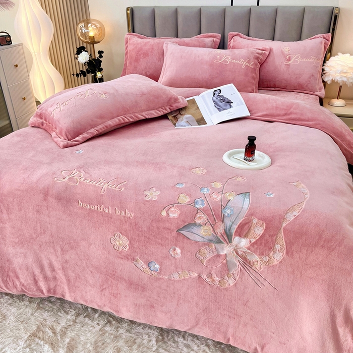 91家纺网 家纺一手货源 找家纺 鑫利来家纺 2025新款简约牛奶绒绣花四件套-铃兰系列 铃兰-豆沙