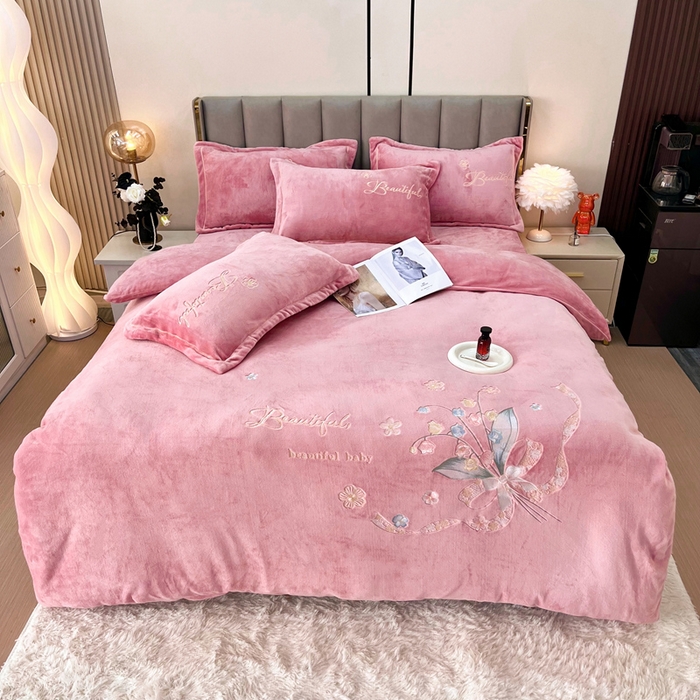 91家纺网 家纺一手货源 找家纺 鑫利来家纺 2025新款简约牛奶绒绣花四件套-铃兰系列 铃兰-豆沙