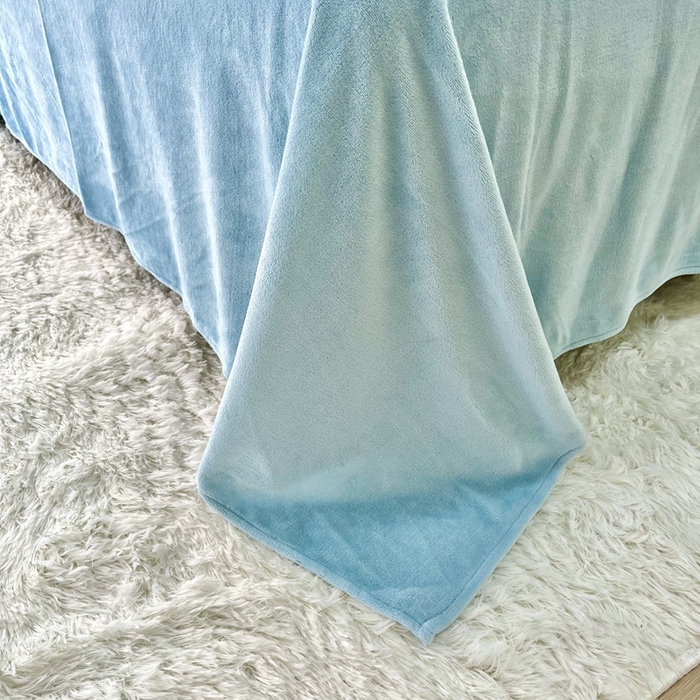 91家纺网 家纺一手货源 找家纺 逸林家纺《原希尔顿逸林》 2025新款简约牛奶绒绣花四件套-铃兰系列 铃兰-繁星蓝