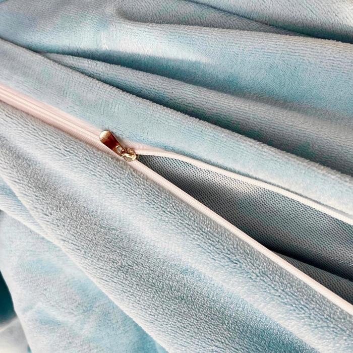 91家纺网 家纺一手货源 找家纺 鑫利来家纺 2025新款简约牛奶绒绣花四件套-铃兰系列 铃兰-繁星蓝