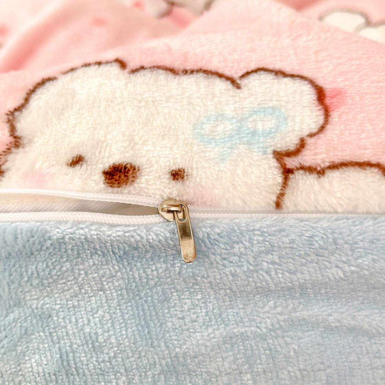 91家纺网 家纺一手货源 找家纺 川悦生活 2025新款加厚保暖高克重牛奶绒宿舍三件套 甜蜜小狗蓝