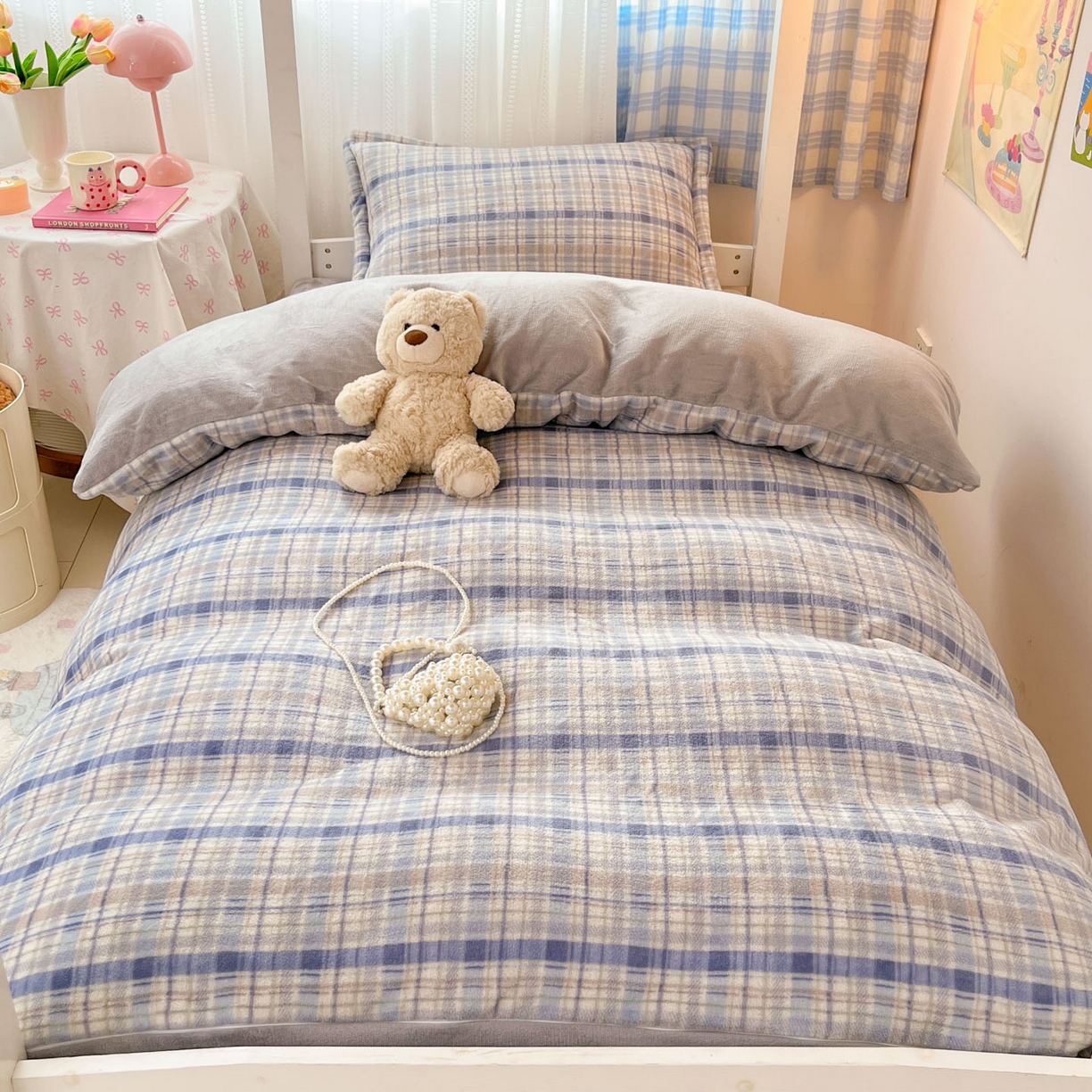 91家纺网 家纺一手货源 找家纺 川悦生活 2025新款加厚保暖高克重牛奶绒宿舍三件套 屋顶格格