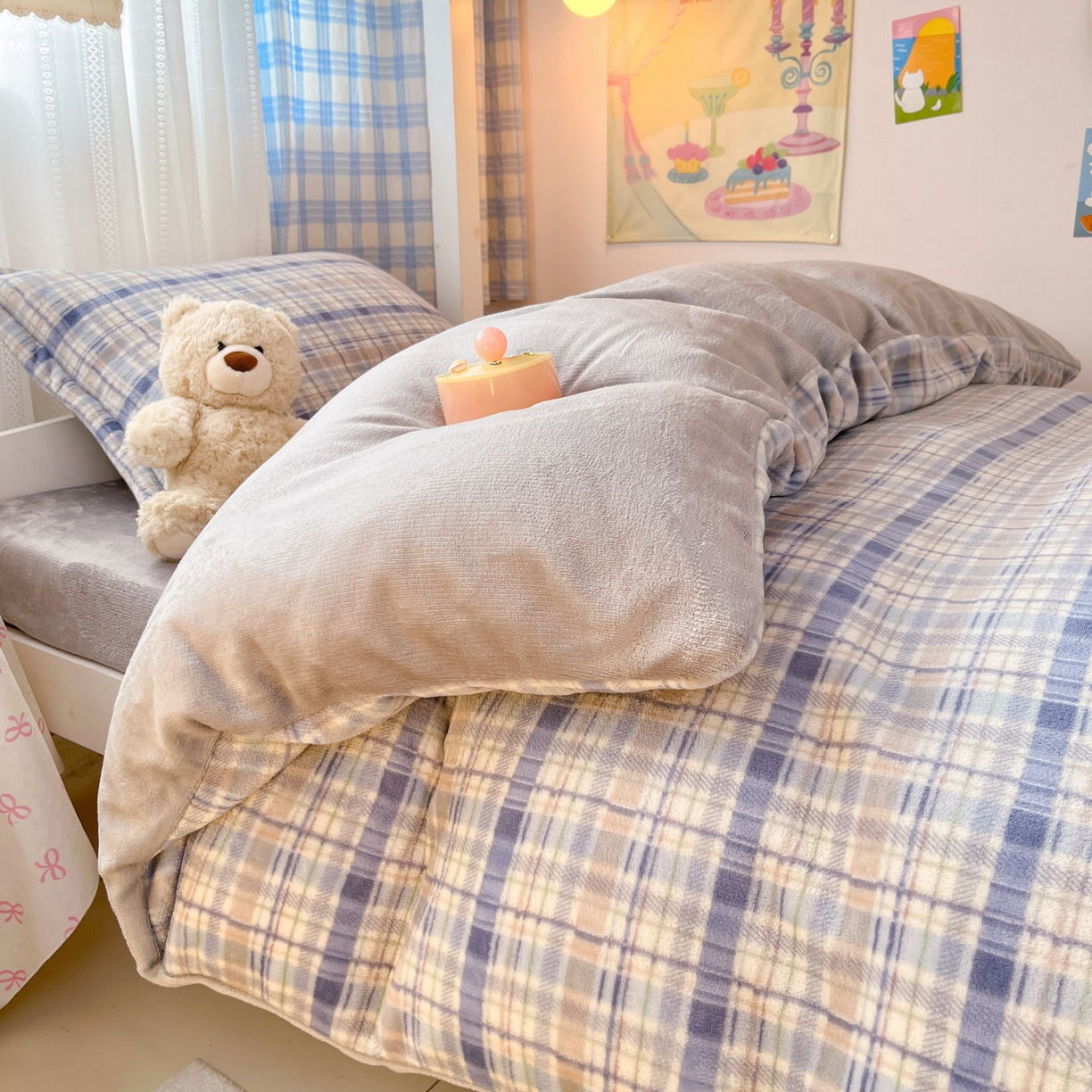 91家纺网 家纺一手货源 找家纺 川悦生活 2025新款加厚保暖高克重牛奶绒宿舍三件套 屋顶格格