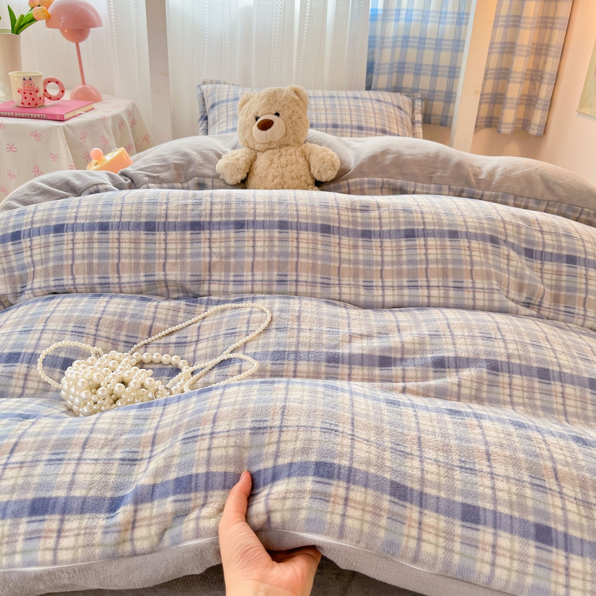 91家纺网 家纺一手货源 找家纺 川悦生活 2025新款加厚保暖高克重牛奶绒宿舍三件套 屋顶格格