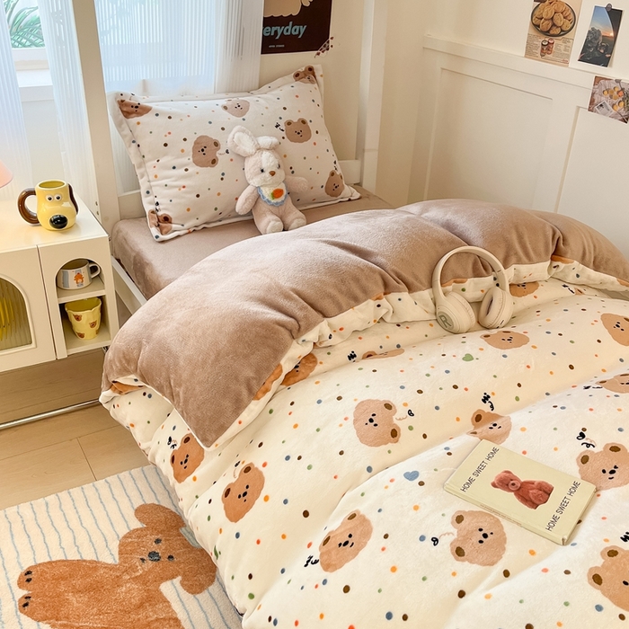 91家纺网 家纺一手货源 找家纺 川悦生活 2025新款加厚保暖高克重牛奶绒宿舍三件套 小熊仔仔