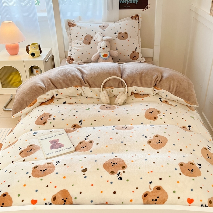 91家纺网 家纺一手货源 找家纺 川悦生活 2025新款加厚保暖高克重牛奶绒宿舍三件套 小熊仔仔