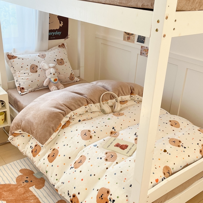 91家纺网 家纺一手货源 找家纺 川悦生活 2025新款加厚保暖高克重牛奶绒宿舍三件套 小熊仔仔