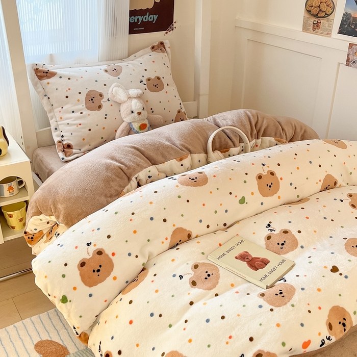 91家纺网 家纺一手货源 找家纺 川悦生活 2025新款加厚保暖高克重牛奶绒宿舍三件套 小熊仔仔