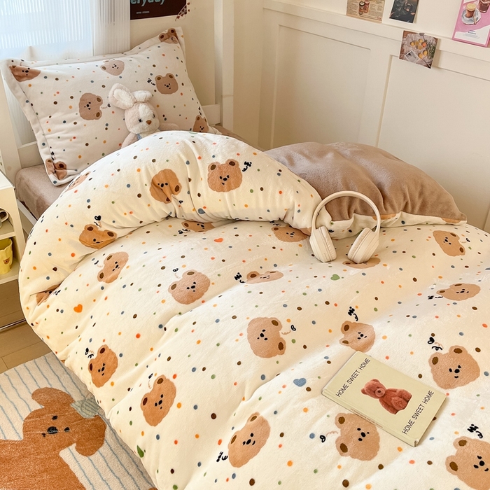 91家纺网 家纺一手货源 找家纺 川悦生活 2025新款加厚保暖高克重牛奶绒宿舍三件套 小熊仔仔