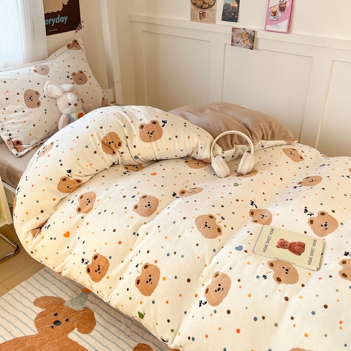 91家纺网 家纺一手货源 找家纺 川悦生活 2025新款加厚保暖高克重牛奶绒宿舍三件套 小熊仔仔