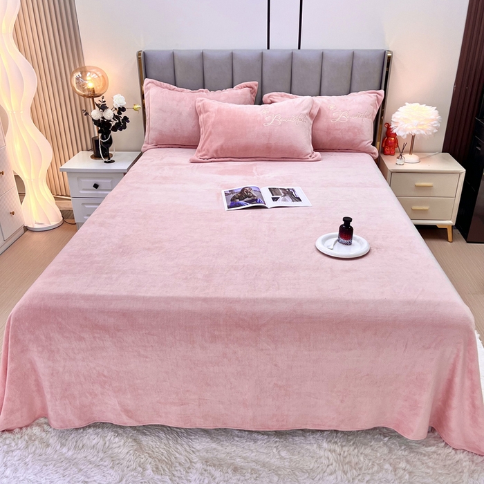 91家纺网 家纺一手货源 找家纺 鑫利来家纺 2025新款简约牛奶绒绣花四件套-铃兰系列 铃兰-粉玉