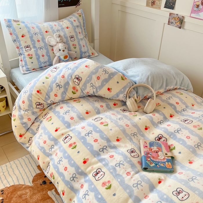 91家纺网 家纺一手货源 找家纺 川悦生活 2025新款加厚保暖高克重牛奶绒宿舍三件套 心心蜜兔