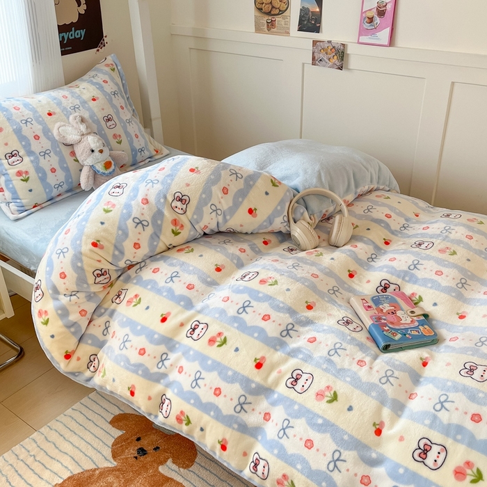 91家纺网 家纺一手货源 找家纺 川悦生活 2025新款加厚保暖高克重牛奶绒宿舍三件套 心心蜜兔