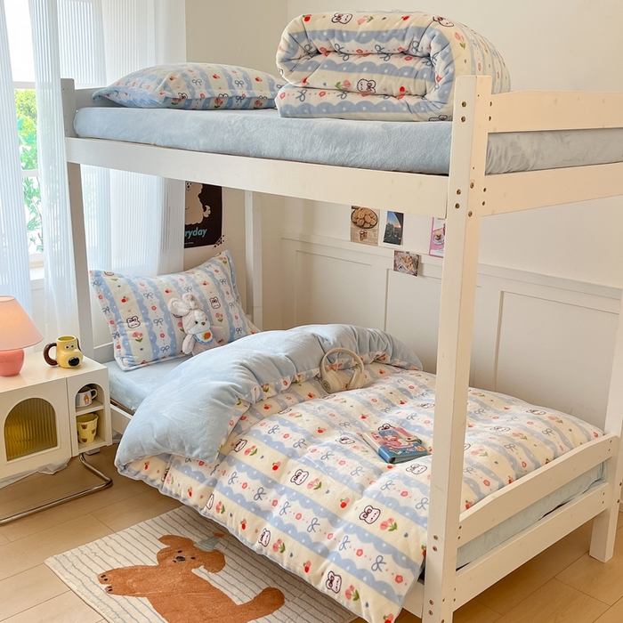 91家纺网 家纺一手货源 找家纺 川悦生活 2025新款加厚保暖高克重牛奶绒宿舍三件套 心心蜜兔