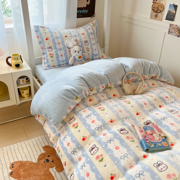 91家纺网 家纺一手货源 找家纺 川悦生活 2025新款加厚保暖高克重牛奶绒宿舍三件套 心心蜜兔