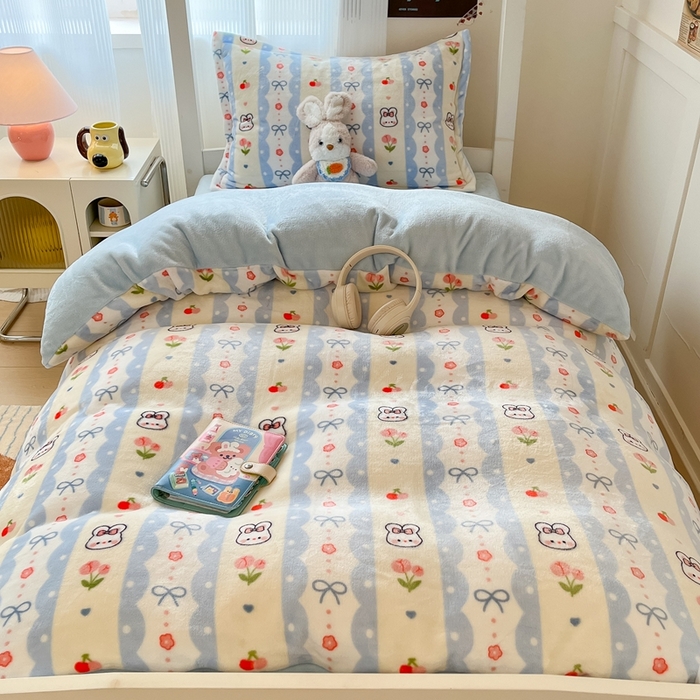 91家纺网 家纺一手货源 找家纺 川悦生活 2025新款加厚保暖高克重牛奶绒宿舍三件套 心心蜜兔