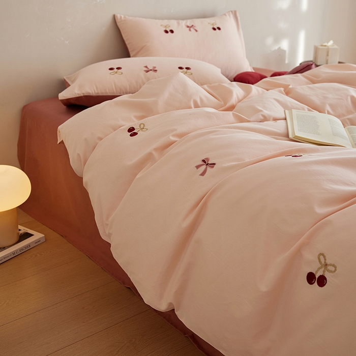 91家纺网 家纺一手货源 找家纺 风向标家纺 202新款贡缎磨毛60s绣花四件套-元气系列 樱桃小金链