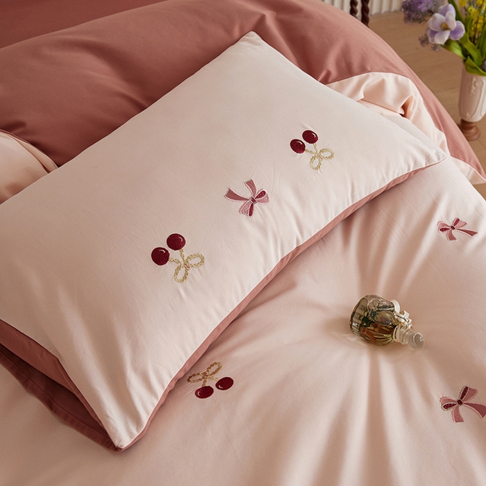 91家纺网 家纺一手货源 找家纺 风向标家纺 202新款贡缎磨毛60s绣花四件套-元气系列 樱桃小金链