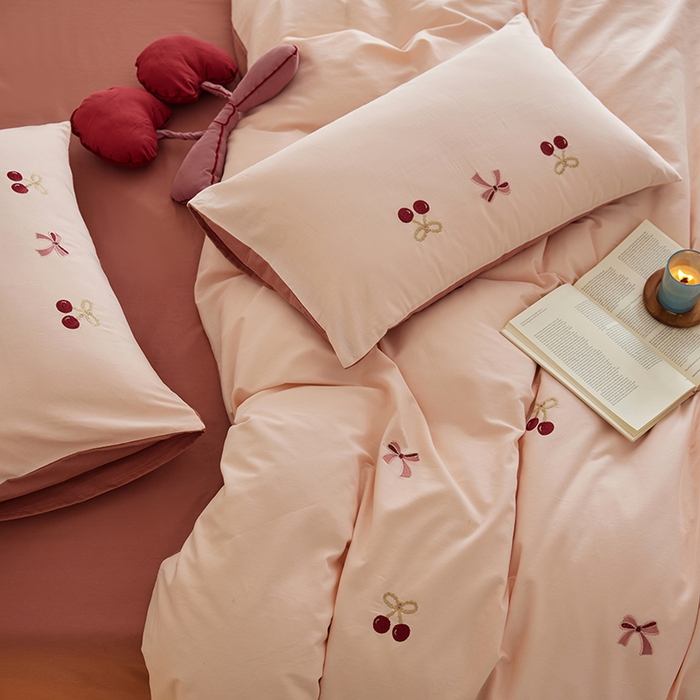 91家纺网 家纺一手货源 找家纺 风向标家纺 202新款贡缎磨毛60s绣花四件套-元气系列 樱桃小金链