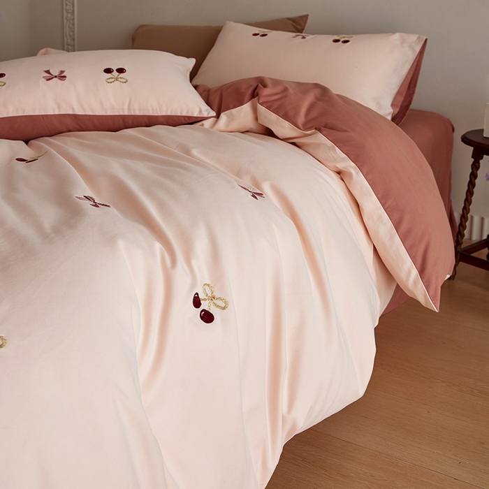 91家纺网 家纺一手货源 找家纺 风向标家纺 202新款贡缎磨毛60s绣花四件套-元气系列 樱桃小金链