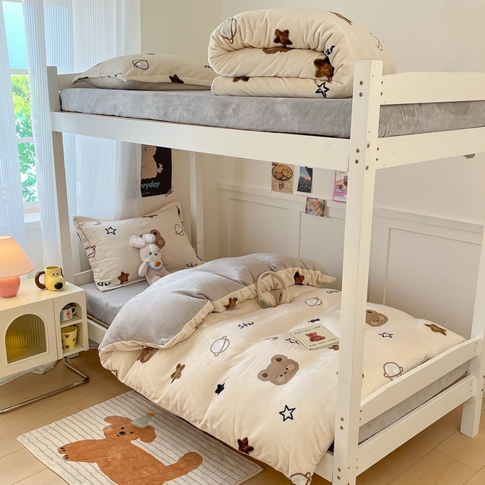 91家纺网 家纺一手货源 找家纺 川悦生活 2025新款加厚保暖高克重牛奶绒宿舍三件套 星际小熊