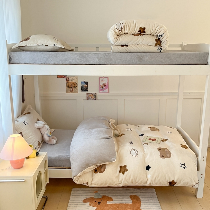 91家纺网 家纺一手货源 找家纺 川悦生活 2025新款加厚保暖高克重牛奶绒宿舍三件套 星际小熊