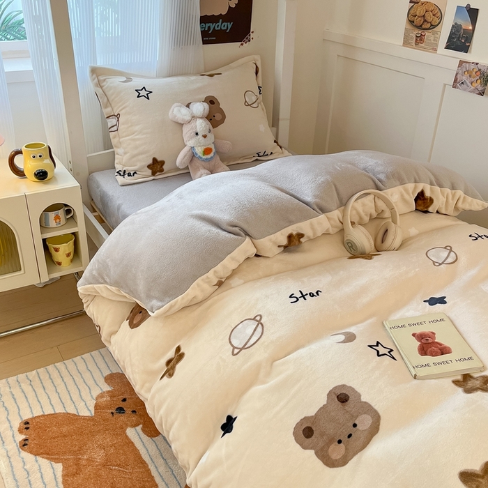 91家纺网 家纺一手货源 找家纺 川悦生活 2025新款加厚保暖高克重牛奶绒宿舍三件套 星际小熊